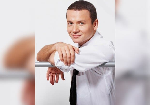 ​Тошкентдаги тўйлардан бирида россиялик таниқли актёр Александр Олешко бошловчилик қилди