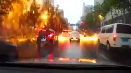 Xitoyda olovli yomg‘ir yog‘di (Video)