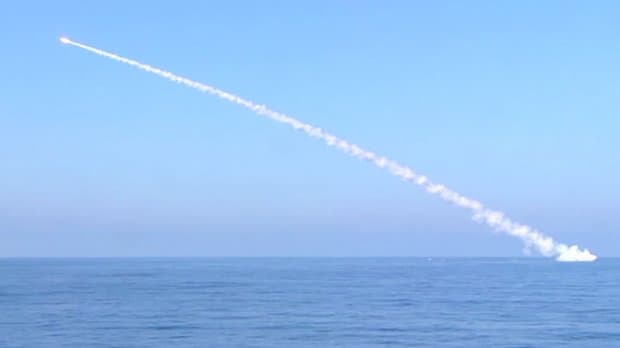 «Калибр» ракеталари билан ИШИДга зарба бериш видеоси намойиш этилди