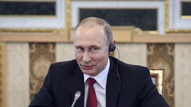 Путин: Сноуден — хоин эмас