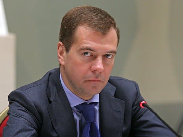 Медведев Туркиядан келаётган маҳсулотлар бўйича чекловни бекор қилди