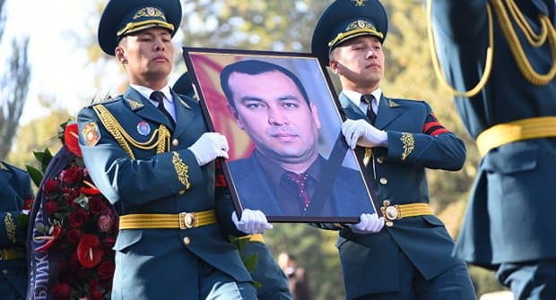 Қирғизистонда сайлов: Ўзбекистон учун қайси номзод ғалабаси маъқул?