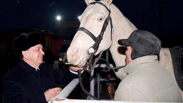 Шавкат Мирзиёев Хўжайли туманидаги Агросаноат логистика марказида ҳам бўлди