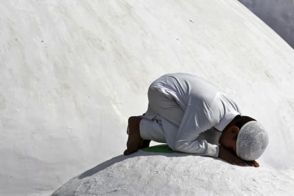 Namozdagi amallar ma’nosi: sajda