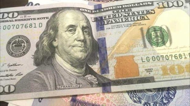 O‘zbekistonda banklar dollarni 8 ming so‘mdan past narxda almashtirmoqda
