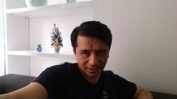 13 yil qidiruvda va “qora roʻyxat”da boʻlgan xonanda Abdulaziz Karim murojaat yoʻlladi (video)