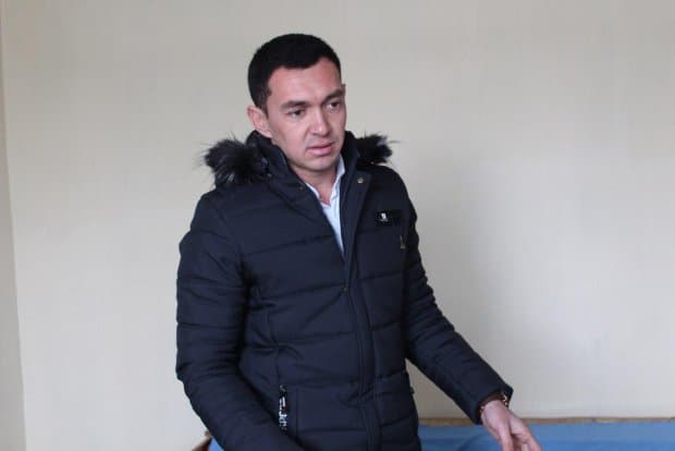 Шаҳрисабзда ўқувчилар сочини қайчилаган директор ўринбосари ишдан бўшатилди