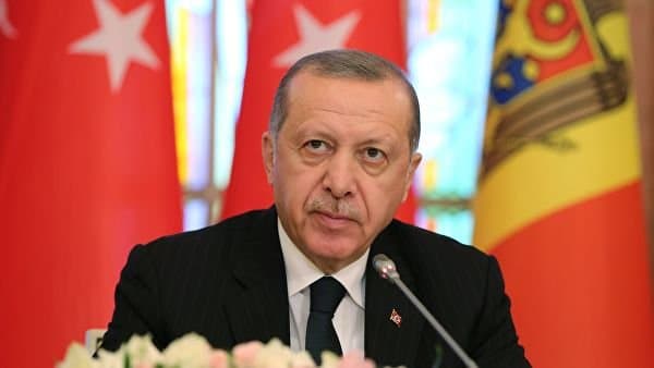 Turkiyada Erdo‘g‘anni haqorat qilgan keksa erkak antiqa yo‘l bilan jazolandi