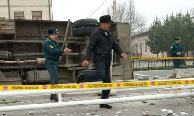 Тошкентда автобус бетон тўсиққа бориб урилди (фото, видео)