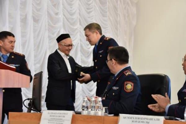 Имом гаровга олинган кичик қизни қутқарди