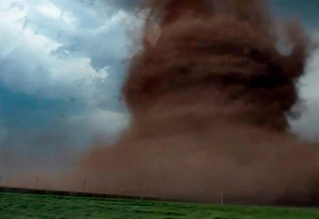 Ruminiyaga dahshatli tornado “chang soldi” (video)