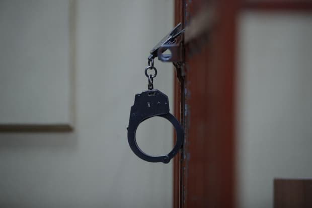 Tuhmat va haqorat uchun ozodlikdan mahrum qilish bilan bog‘liq bo‘lgan jazoni tayinlash bekor qilinadi