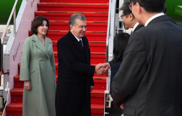 Davlatimiz rahbari Yaponiya poytaxtiga yetib bordi