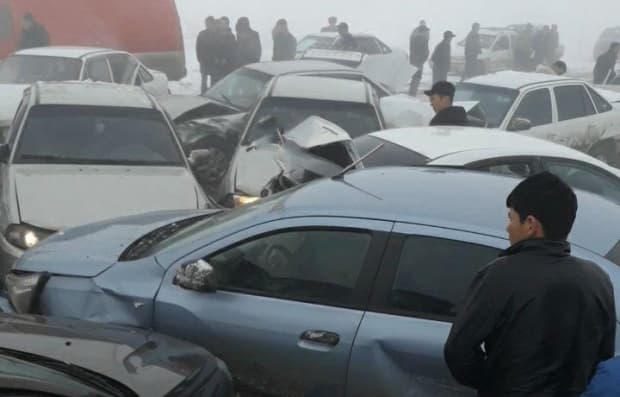 «Samarqand – Qarshi» yo‘lida o‘nlab avtomobil to‘qnashdi (foto)