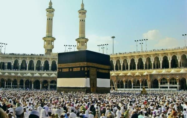 Umra ziyorati: narx va xizmat sifati borasida aholi qanday fikrda?