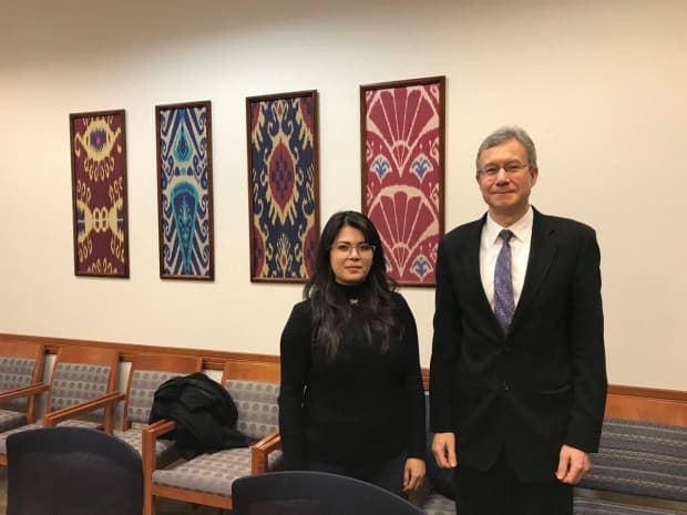 Amerikalik diplomatlar Nafosat Olloshukurovaning O‘zbekistonni tark etishiga izoh berdi