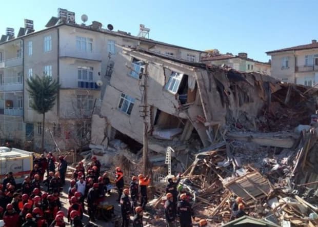 Туркиядаги зилзила оқибатида жабрланганлар сони 1200 дан ошди