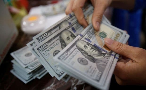 Ўзбекистонда долларнинг расмий курси кўтарилди