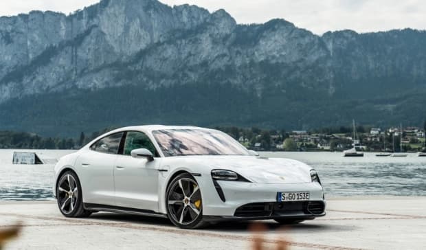 Билл Гейтс Teslaʼдан тўрт баравар қиммат турадиган электрокар сотиб олди