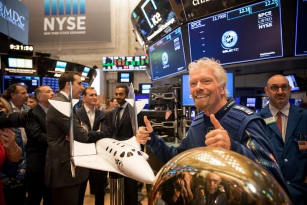 Миллиардер Ричард Брэнсоннинг зарардаги Virgin Galactic компанияси икки ойда 5 млрд долларга қимматлашди