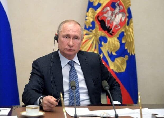 Путин коронавирусга чалинган шифокор билан мулоқотдан кейин масофадан ишлашга ўтди