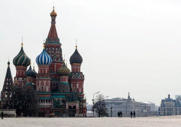 Россиядаги ҳолат: 30 апрелгача чўзилган таътил, Путинни танқид қилган Жириновский