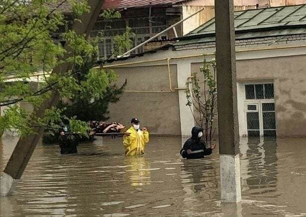 Самарқанд кўчаларини сув босди