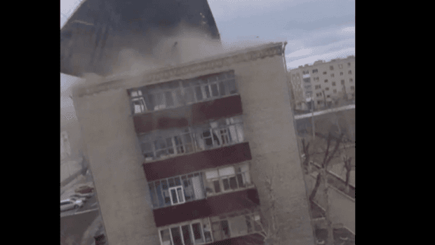 Қозоғистонда кучли шамол уйларнинг томини учирди (видео)