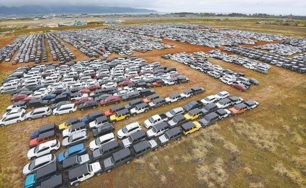 Пандемия шароитида автомобилларнинг 100 километрга чўзилган «қабристони» пайдо бўлди