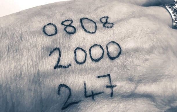 BBC бошловчиси жонли эфир пайтида махфий белгини томошабинларга етказди