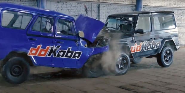 «Gelendvagen» va «UAZ» yo‘ltanlamasi oldma-old to‘qnashtirildi (video)