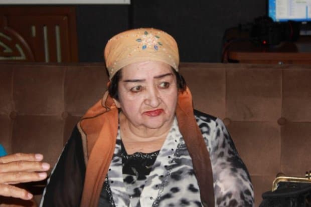 Xonandalar Ozoda Nursaidova va Yulduz Turdiyeva aktrisa Klara Jalilovani yo‘qlashdi (video)