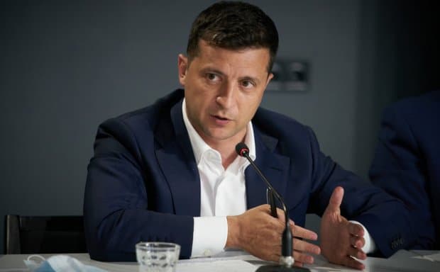 Зеленский автобусдагиларни гаровга олган шахснинг талабини нега бажарганини тушунтирди