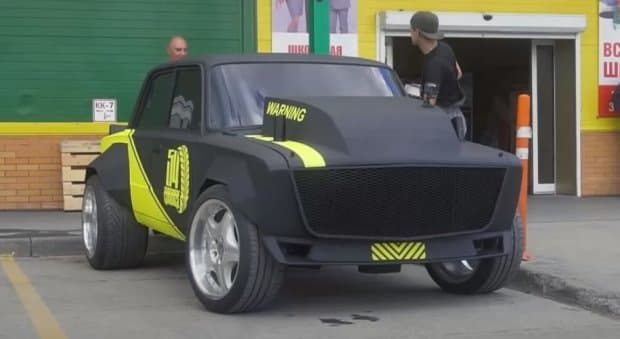 Россиялик блогерлар «Жигули»га «ЗИЛ-130» двигатели ўрнатиш лойиҳасини якунига етказди (видео)