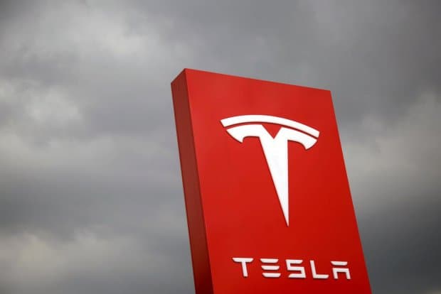 Tesla акциялари нархи 20 фоизга тушиб кетди