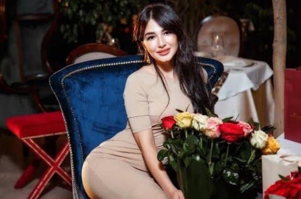 Зарина Низомиддинова миш-мишларга изоҳ бермаслиги ва ўзидан 12 ёш катта турмуш ўртоғи ҳақида сўзлаб берди