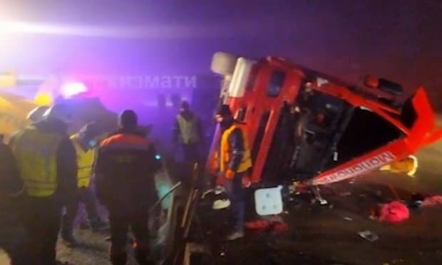 Propan ortilgan «MAN» yuk mashinasi ag‘darilib ketdi (video)