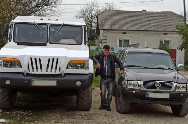 Ukrainalik erkak mustaqil ravishda balandligi 3 metr keladigan yo‘ltanlamasni yig‘di (foto)