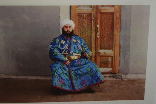 Ўз отасини оқ қилган ўғил. У ким эди?