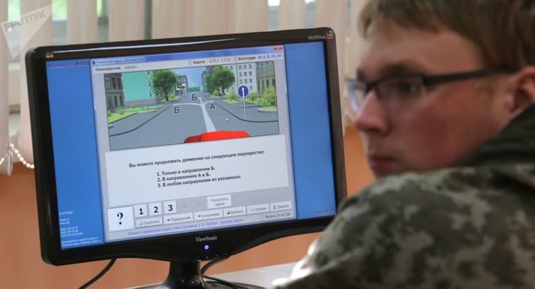 Ҳайдовчилик гувоҳномаси олиш учун имтиҳон: ИИВ янги қарор тайёрлади