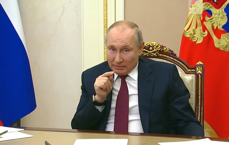 «Ким нима деган бўлса, ўзи шунақа». Путин Байденнинг сўзларига жавоб қайтарди