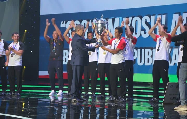 DXX raisi g‘oliblarni taqdirladi