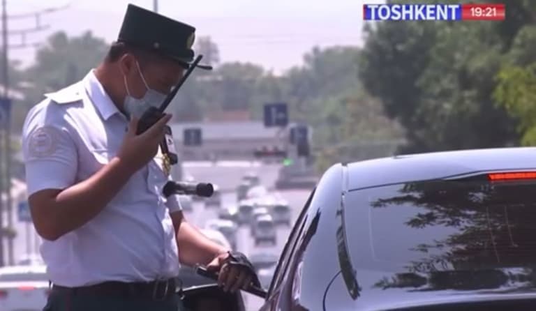 «Qo‘yvor bo‘ldi, ko‘p gapirmasdan». Qoidabuzar Malibu’ni to‘xtatgan YPX xodimi ratsiya orqali «yuqoridan» kelgan buyruq sabab uni qo‘yib yubordi