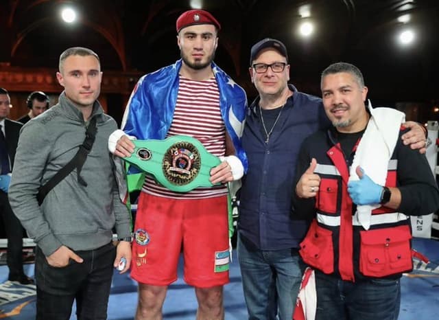 Jalolovning promouteri Lou DiBella undan oltin medal kutmoqda