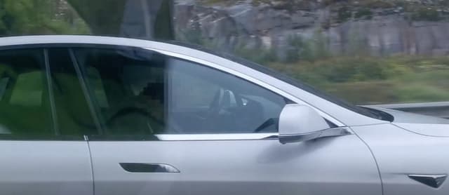 «Tesla» avtopiloti rulda uxlab qolgan mast haydovchining hayotini saqlab qoldi