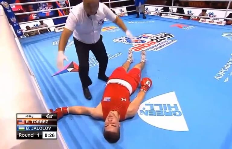 Bahodir Jalolov finaldagi raqibini avval juda og‘ir ahvolga tushirgandi (video)