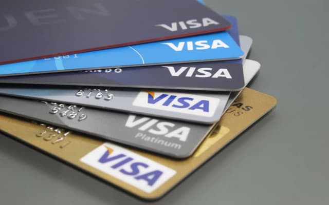 Нақд пулнинг «белини синдирган» VISA