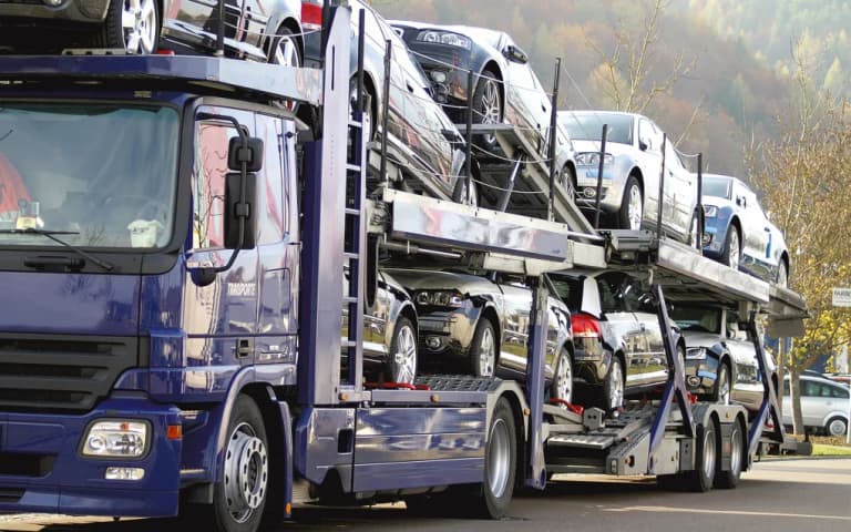 Ўзбекистонда импорт автомобиллар учун божхона божи 2 баробарга қисқартирилди