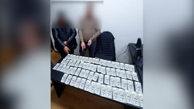 Тошкентда қалбаки 6900 долларни сотмоқчи бўлган уч киши қўлга олинди