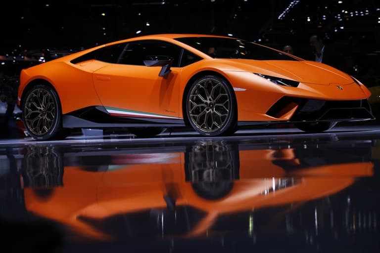 Apple elektromobil ishlab chiqarish uchun Lamborghini dizaynerini yolladi